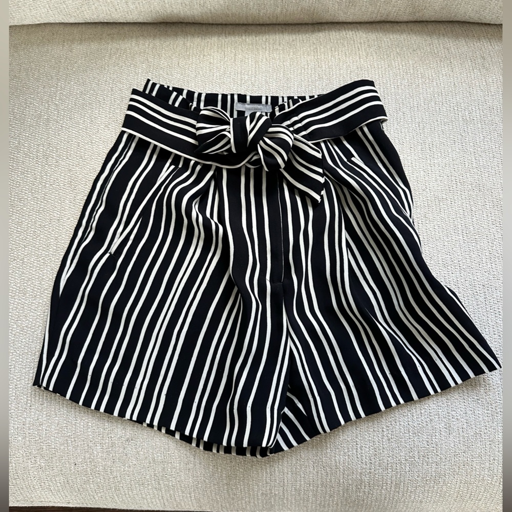 H&M Striped High Waisted Shorts. Size 8.